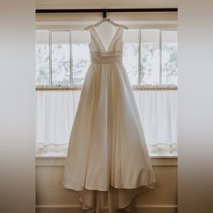 Size 6 David’s Bridal A Line Sleeveless Wedding Dress